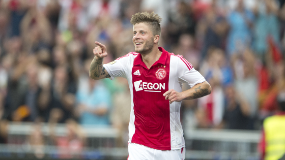 他在中场的 他在中场的