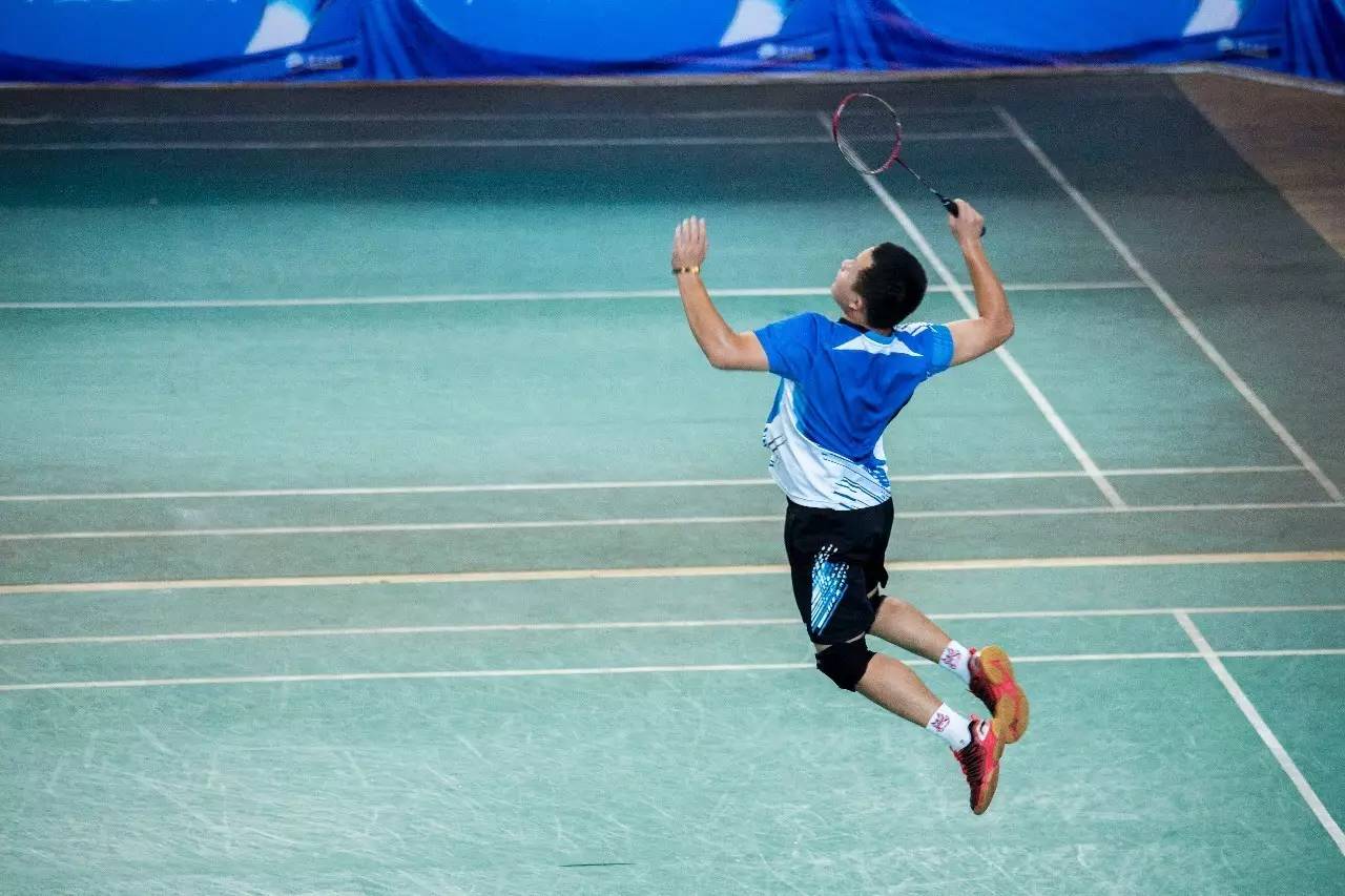 與此類似 與此類似